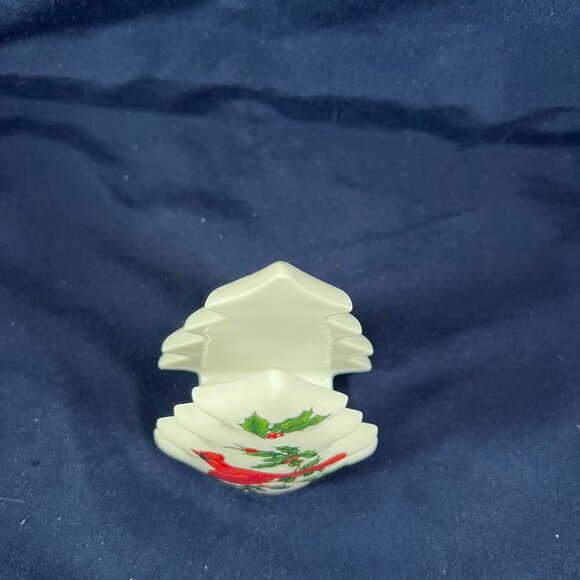 Vintage Lefton China Cardinal & Holly Ceramic Napkin Holder Tree-Shaped Hand Pai - Picture 3 of 4